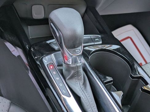 Used 2025 Chevrolet Trax LT w/ LT Convenience Package image 11