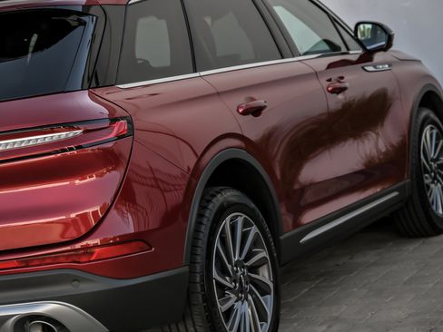 Used 2025 Lincoln Corsair Reserve AWD/4WD image 17