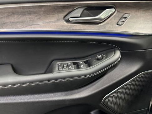 Used 2025 Jeep Grand Cherokee Overland w/ Trailer Tow Package image 28