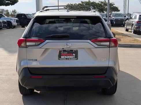 Used 2022 Toyota RAV4 XLE AWD/4WD image 6