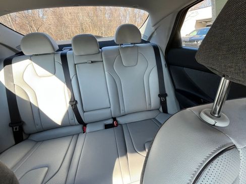 Used 2025 Hyundai Elantra Limited image 35