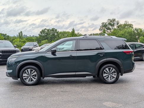Used 2025 Nissan Pathfinder SL FWD image 6