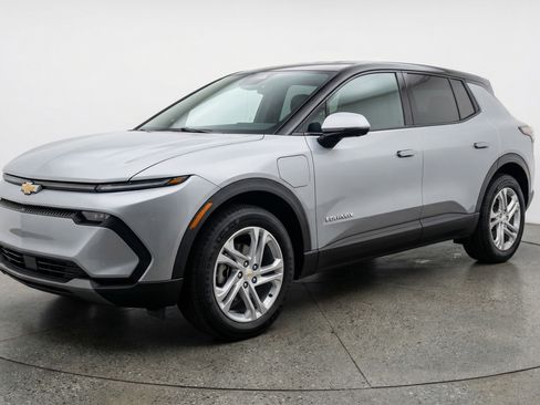 Used 2025 Chevrolet Equinox LT image 3