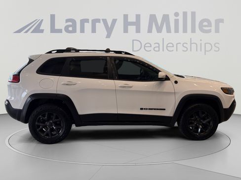 Used 2019 Jeep Cherokee Latitude AWD/4WD image 6