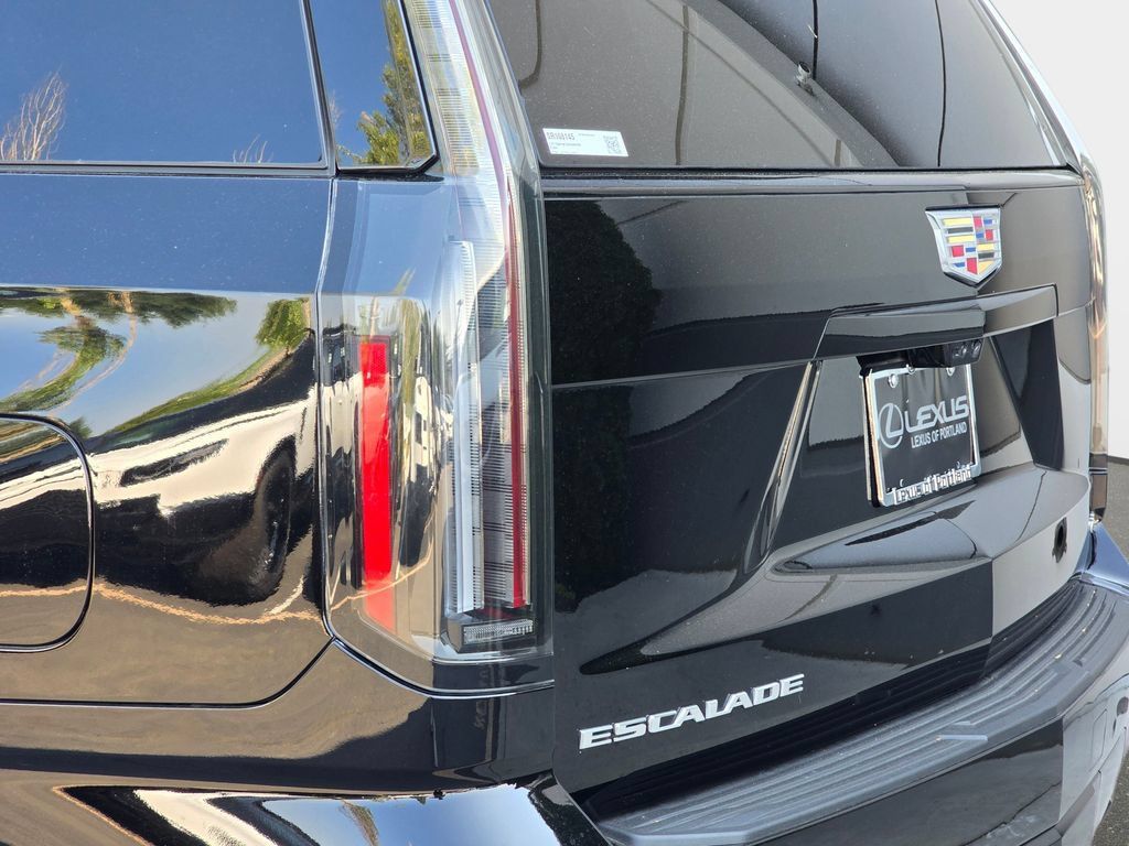 Used 2025 Cadillac Escalade ESV Sport w/ Touring Package AWD/4WD image 40