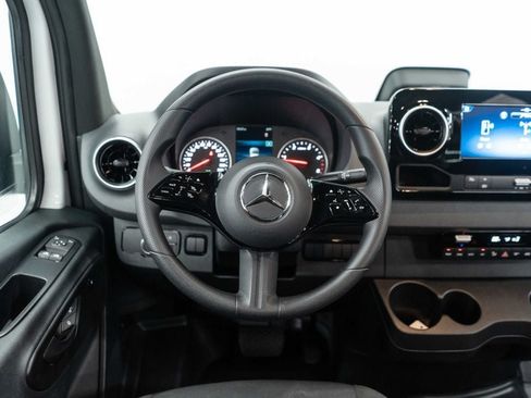 Used 2025 Mercedes-Benz Sprinter 2500 image 19