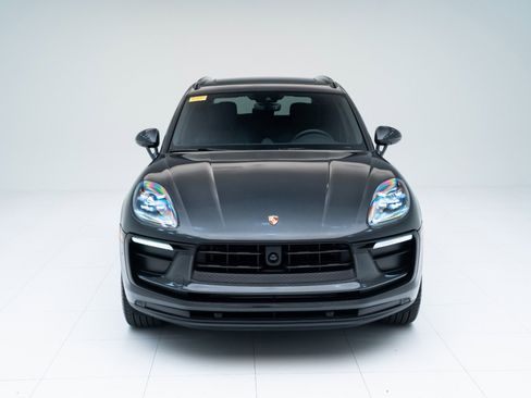 Certified 2026 Porsche Macan AWD/4WD image 6