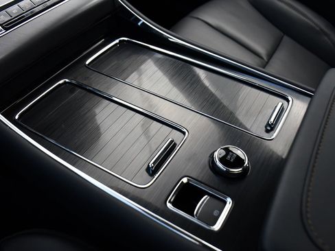 Used 2025 Lincoln Aviator AWD image 35