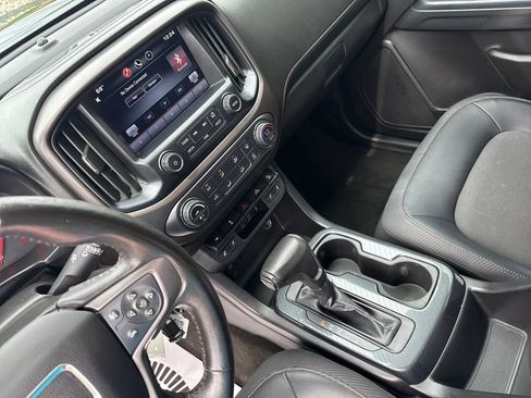 Used 2015 GMC Canyon SLE w/ All-Terrain Package AWD/4WD image 16