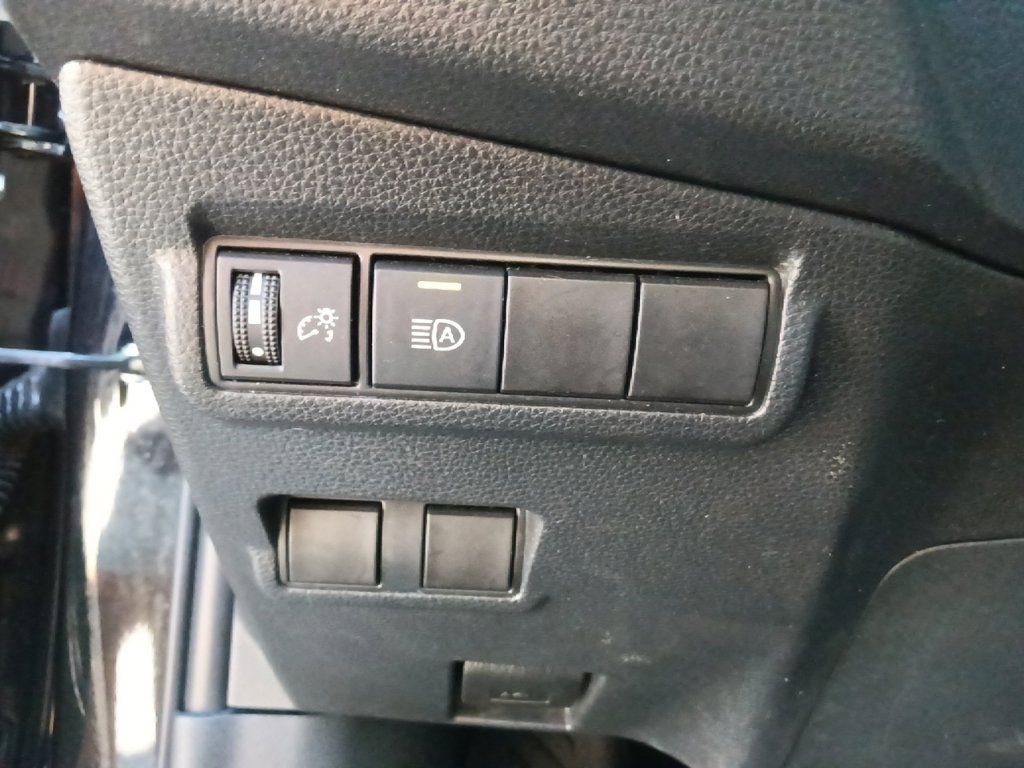Used 2023 Toyota Corolla Cross LE FWD image 19