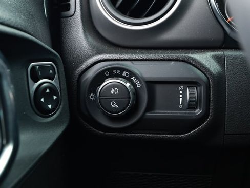 Used 2023 Jeep Gladiator Sport AWD/4WD image 15
