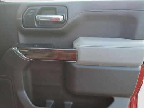 Used 2022 Chevrolet Silverado 1500 LT Trail Boss image 9