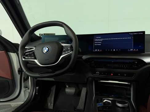 Used 2025 BMW i4 eDrive40 image 15