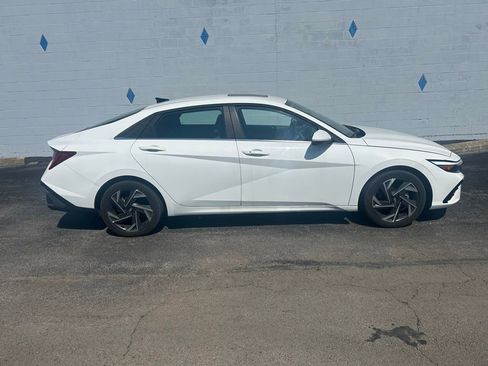 Used 2025 Hyundai Elantra SEL FWD image 1