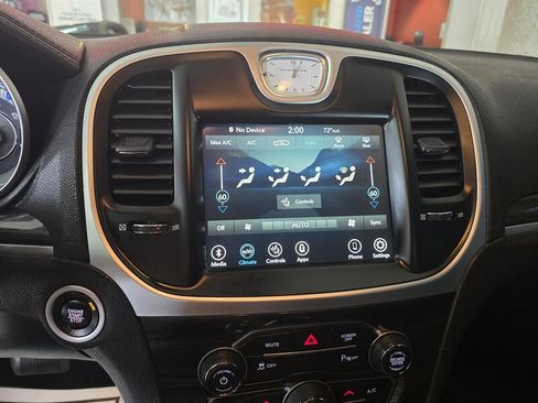 Used 2022 Chrysler 300 Touring L image 22