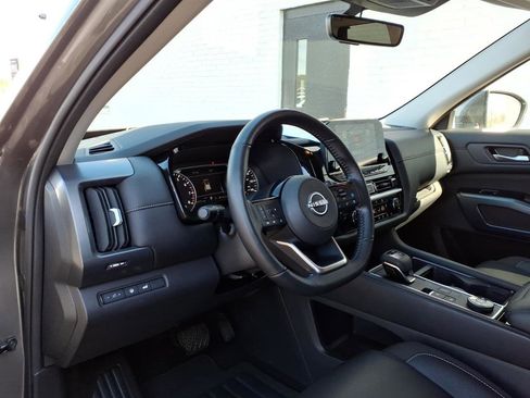 Used 2025 Nissan Pathfinder SL image 6