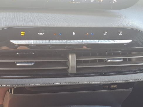 Used 2025 Buick Enclave Preferred image 6