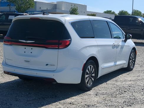 Used 2023 Chrysler Pacifica Limited FWD image 10