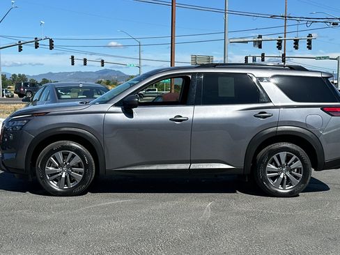 Used 2025 Nissan Pathfinder SV AWD/4WD image 8