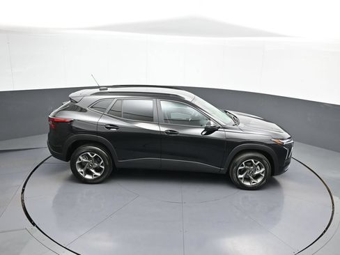 Used 2025 Chevrolet Trax LT w/ LT Convenience Package FWD image 35