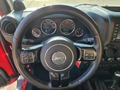 Used 2014 Jeep Wrangler Unlimited Sahara AWD/4WD image 16