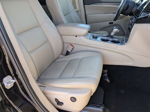 Used 2019 Jeep Grand Cherokee Limited image 18