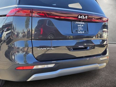 Used 2024 Kia Carnival LX FWD image 6