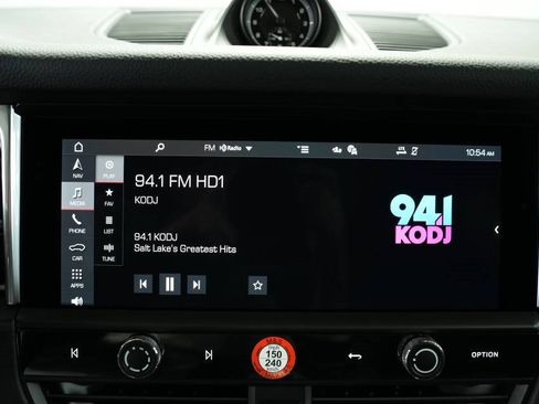 Used 2025 Porsche Macan image 18