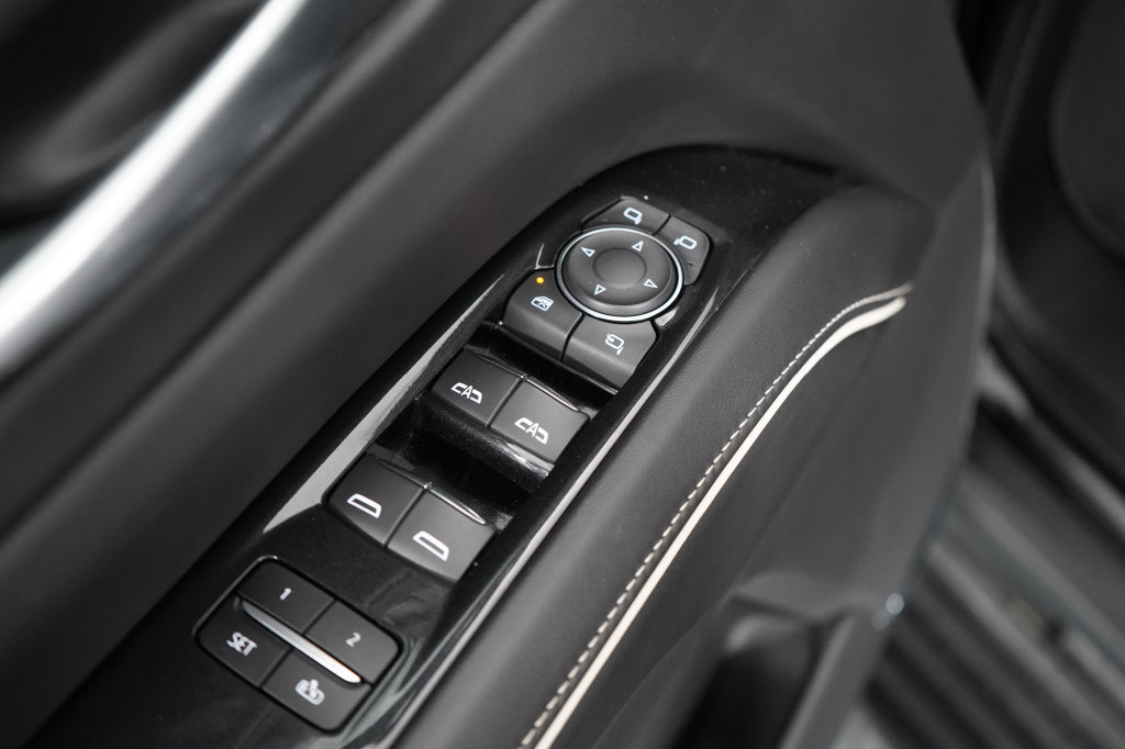 Used 2023 Cadillac Escalade Premium Luxury Platinum w/ LPO, Floor Liner Package AWD/4WD image 21