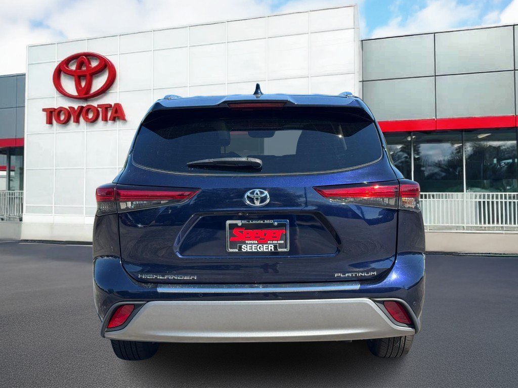 Used 2023 Toyota Highlander Platinum FWD image 5