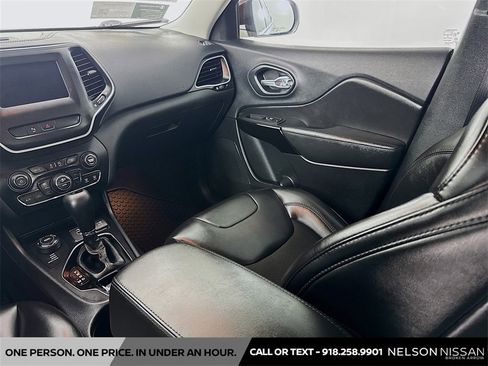 Used 2019 Jeep Cherokee Latitude Plus image 22