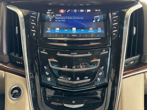 Used 2017 Cadillac Escalade ESV Luxury image 15