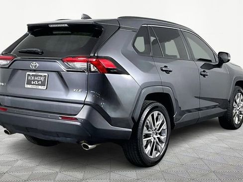 Used 2021 Toyota RAV4 XLE Premium image 6