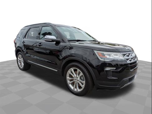 Used 2019 Ford Explorer XLT w/ Equipment Group 202A image 2