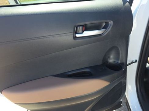 Used 2026 Toyota Corolla Cross XLE image 15