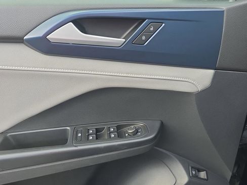 Used 2024 Volkswagen Taos SE image 13