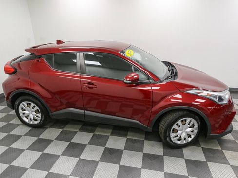 Used 2019 Toyota C-HR LE image 5