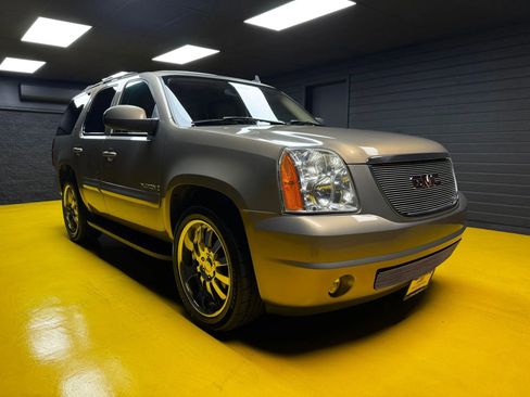 Used 2007 GMC Yukon SLT w/ SLT Preferred Equipment Group image 3
