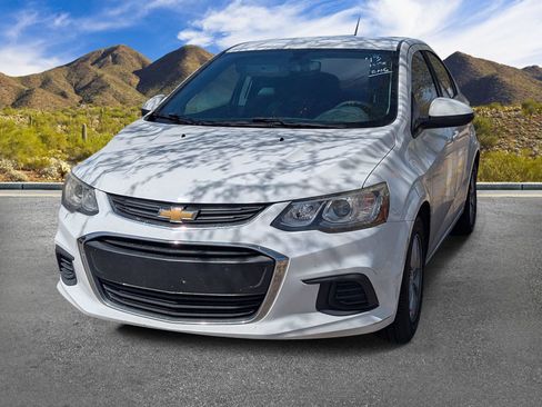 Used 2017 Chevrolet Sonic LT image 2