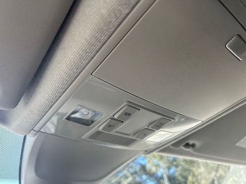 Used 2022 Volkswagen Tiguan SE image 57