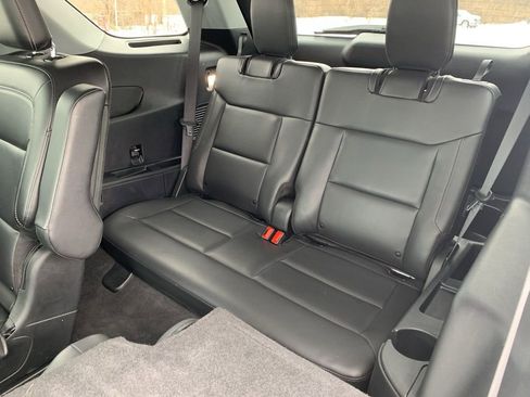 Used 2022 Ford Explorer XLT w/ Equipment Group 202A image 12