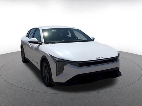 Used 2025 Kia K4 FWD image 3