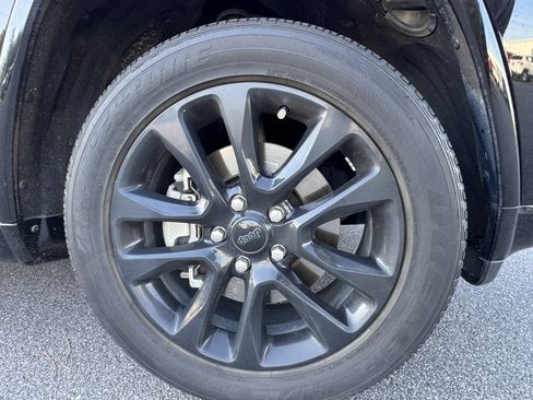 Used 2021 Jeep Grand Cherokee Laredo X AWD/4WD image 14
