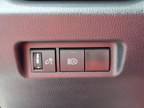 Used 2024 Toyota RAV4 XLE AWD/4WD image 25