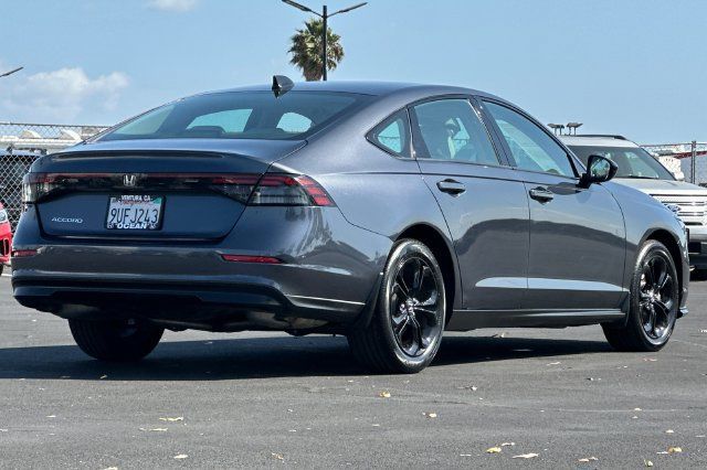 Certified 2025 Honda Accord SE image 4