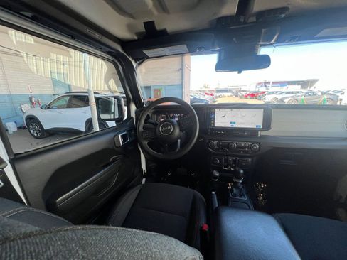 Used 2025 Jeep Wrangler Unlimited Sport AWD/4WD image 34