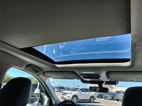 Used 2025 Nissan Pathfinder Platinum w/ Black Appearance Package image 23