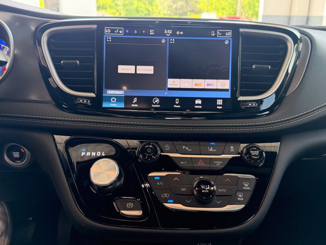 New 2026 Chrysler Pacifica Select AWD/4WD image 21
