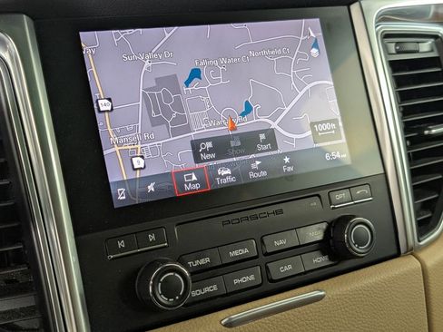 Used 2018 Porsche Macan image 30