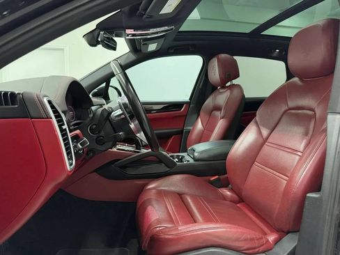 Used 2019 Porsche Cayenne AWD/4WD image 12